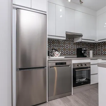 New Modern 3br With Terrace In Centre Apartment